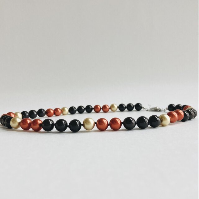 ガラスパールオールノットmixネックレス/8mm約43cm/ブラックxゴールドxオレンジ/R/made in japan