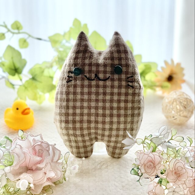 グーちゃんモデル！ベージュチェックの猫のぬいぐるみ「ふにゃ