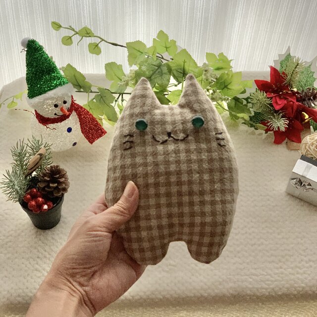グーちゃんモデル！ベージュチェックの猫のぬいぐるみ「ふにゃ