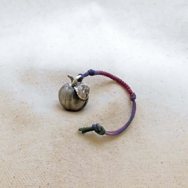 銀製の鈴『リンゴ』(シルバー925) 縁起物・お守り・魔除け