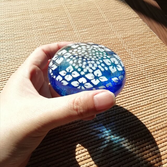 ガクアジサイペーパーウェイト | iichi 日々の暮らしを心地よくする