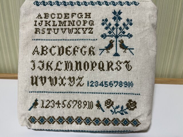 Laura サンプラー　額入り　クロスステッチ　刺繍アルファベットアメリカ Laura 様専用サンプラー 額入り クロスステッチ 刺繍