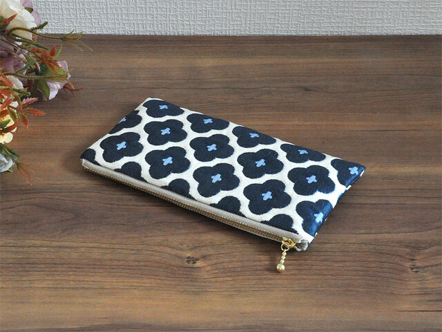フランス生地紺花 フラットポーチ18＊内ポケット付き | iichi 日々の
