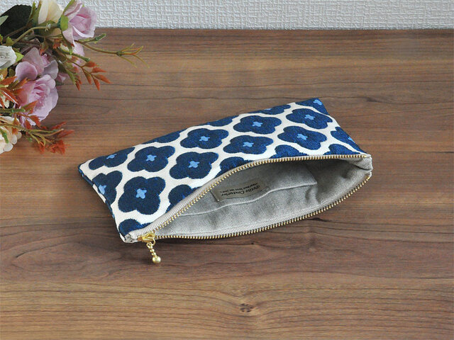 フランス生地紺花 フラットポーチ18＊内ポケット付き | iichi 日々の