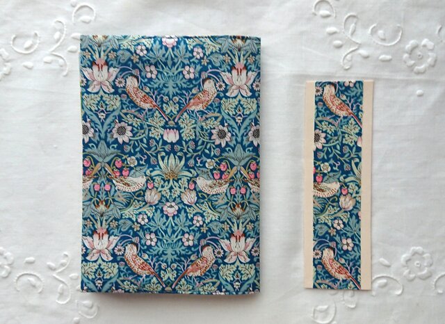 ★出品888感謝★ブックカバーハンドメイド リバティ ☆出品888感謝☆ブックカバーハンドメイド リバティ ☆出品888感謝