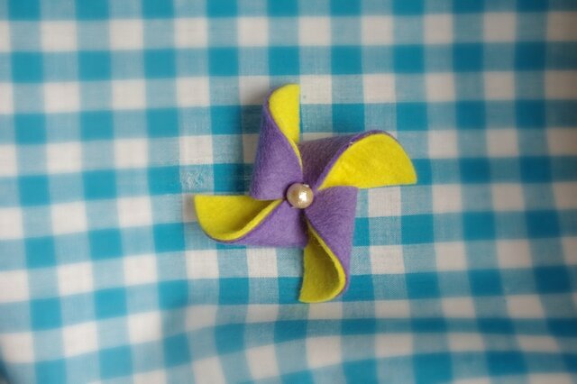 かざぐるまブローチ purple X yellowの画像1枚目