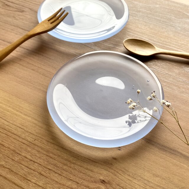 空色を映す水たまり」丸いガラス皿 食器 器 お皿 | iichi 日々の暮らし