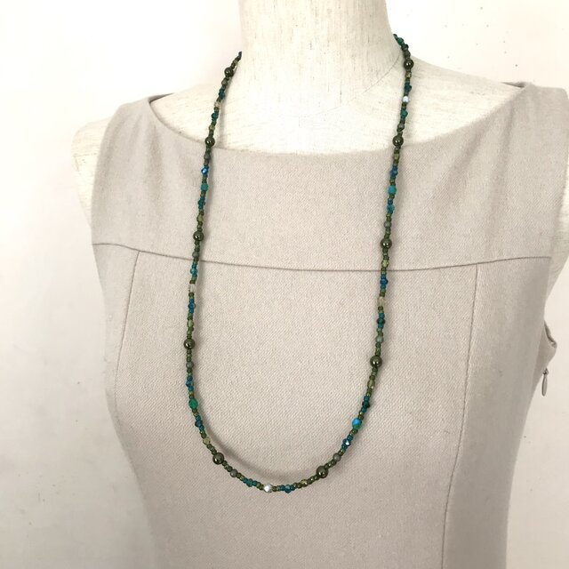 エメラルドグリーン の 一連 ロングネックレス 緑 パール チェコガラス