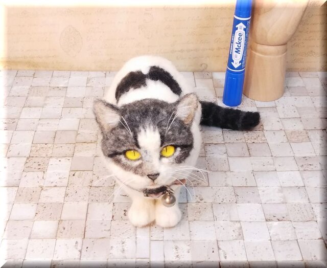 羊毛フェルト 猫 キジシロ猫さん キジ白 ねこ ネコ 猫フィギュア - フェルトのハンドメイド・クラフト