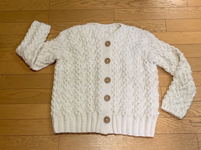 白いアランカーディガン手編み