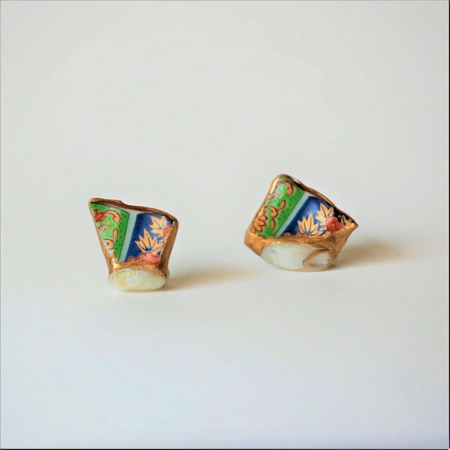 有田焼 陶片 x 金継ぎ ピアス イヤリング （マザーオブパール)