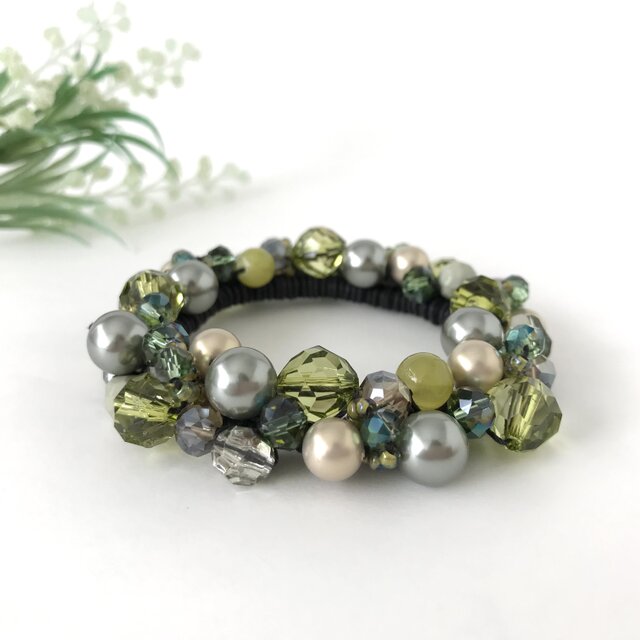 オリーブ グリーン の クロッシェ シュシュ 黄緑 緑 かぎ針編み