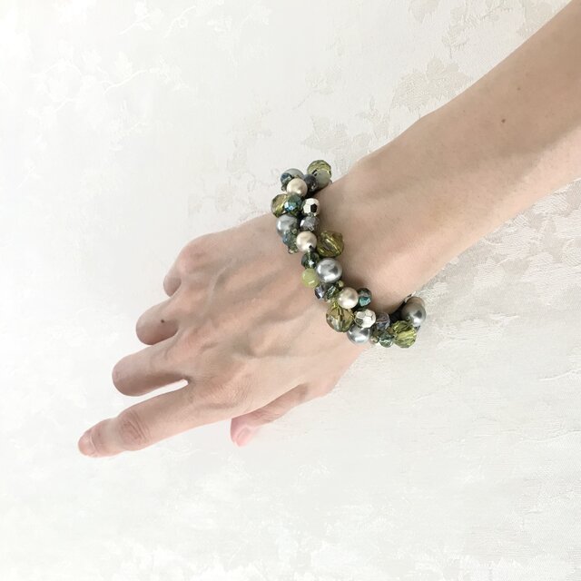 オリーブ グリーン の クロッシェ シュシュ 黄緑 緑 かぎ針編み