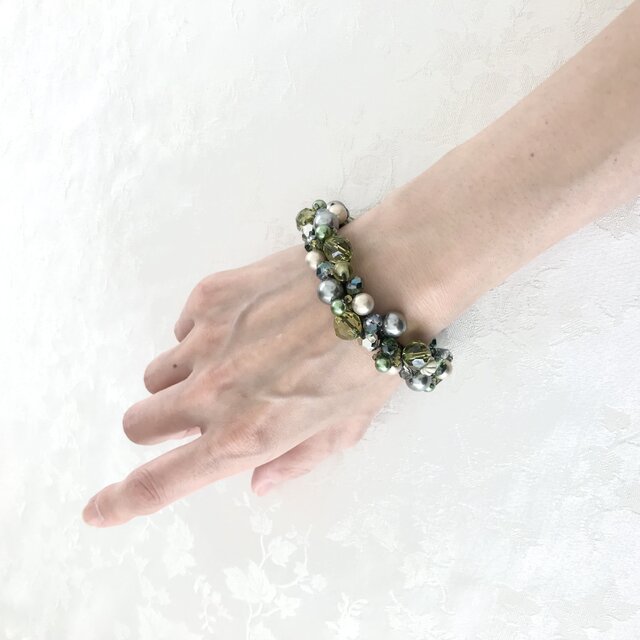 オリーブ グリーン の クロッシェ シュシュ 黄緑 緑 かぎ針編み