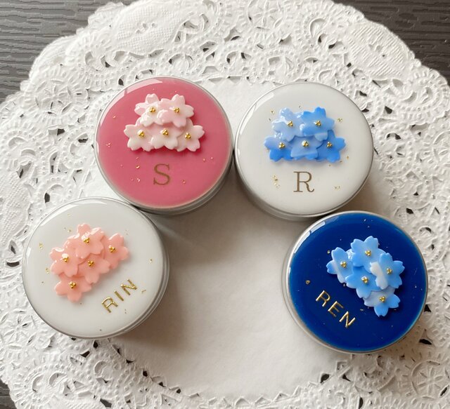 選べる4種類☆名前入り!桜ブーケのアルミ缶ピルケース(中)の画像1枚目
