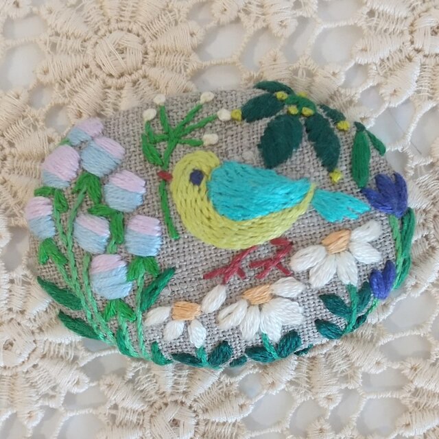 ことりと草花の刺繍ブローチ【botanical】