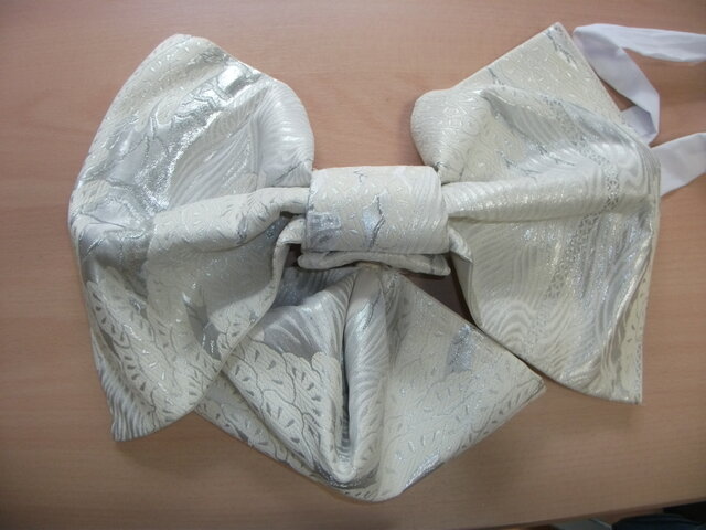 白シルバーに蝶や花模様の作り帯☆七五三 白シルバーに蝶や花模様の作り帯☆七五三