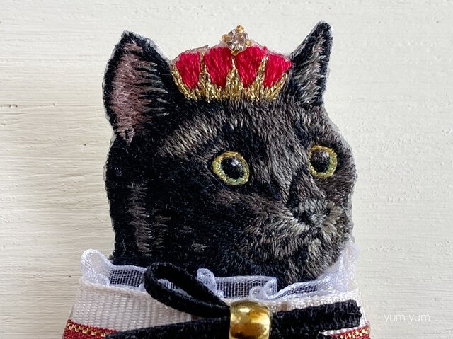 高貴なお猫様刺繍ブローチ26 | iichi 日々の暮らしを心地よくする 