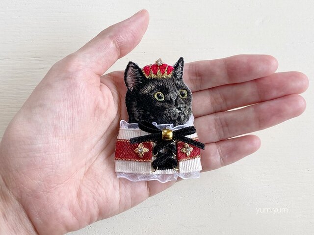 高貴なお猫様刺繍ブローチ26 | iichi 日々の暮らしを心地よくする