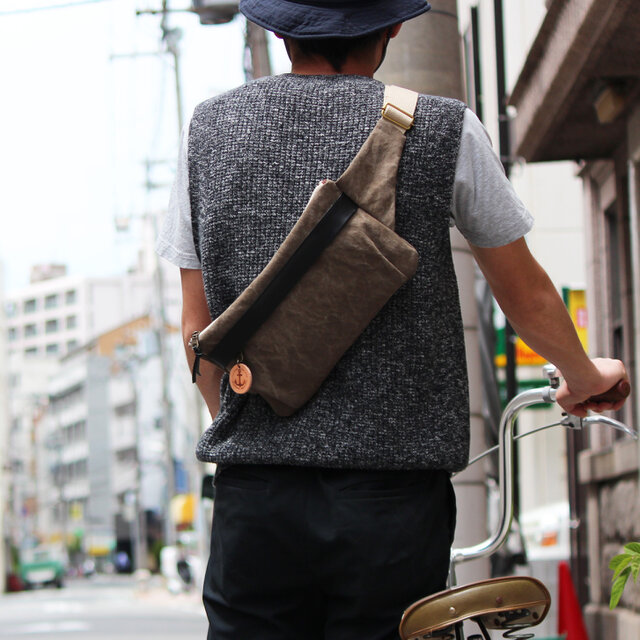 pappa :オリーブ(倉敷帆布×栃木レザーボディバッグ)受注製作の画像1枚目
