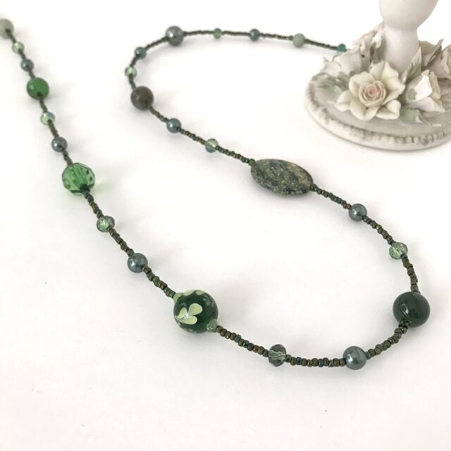 アースカラー の ロングネックレス 緑 グリーン ビーズ パール | iichi
