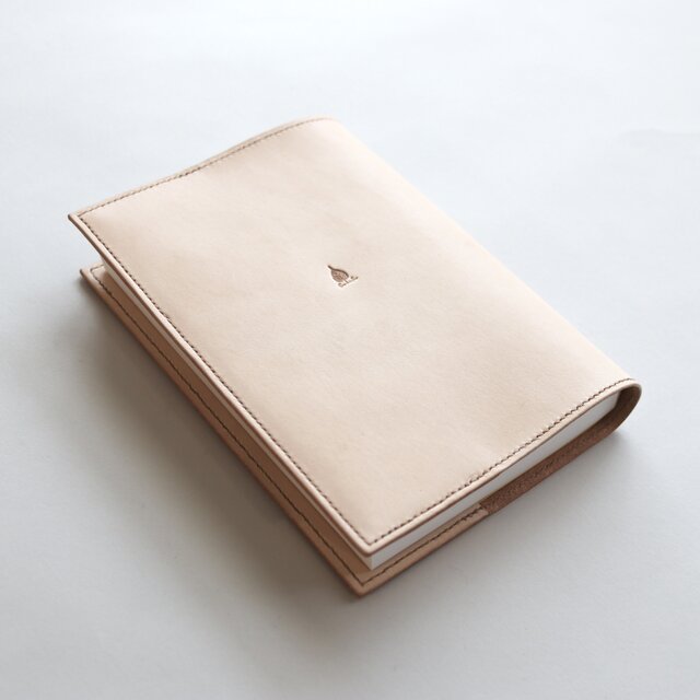 パーティを彩るご馳走や 読書がしたくなる」ヌメ革のソフトカバー単行本ブックカバー 文房具・ステーショナリー