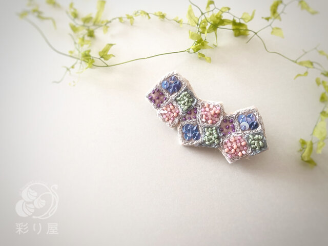 ブローチ【紫陽花3つ】青の画像1枚目