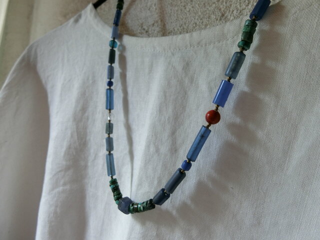 ワケありプライス＊古のネックレス @オランダ管ビーズ、あちこちの蒼い