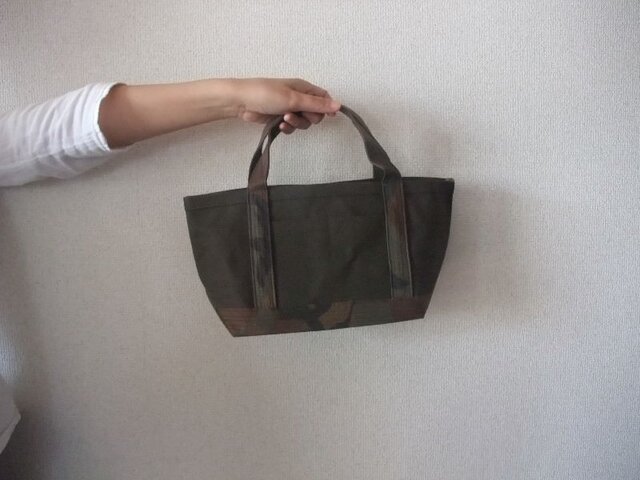 迷彩×オリーブ smallサイズ パラフィン帆布トートバックの画像1枚目