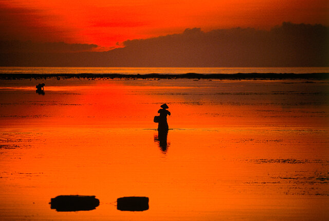 No.11 夜明けの漁師(Bali）