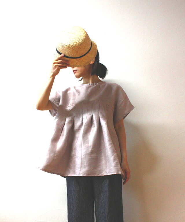 新作　リネンのタックプリーツのプルオーバー　