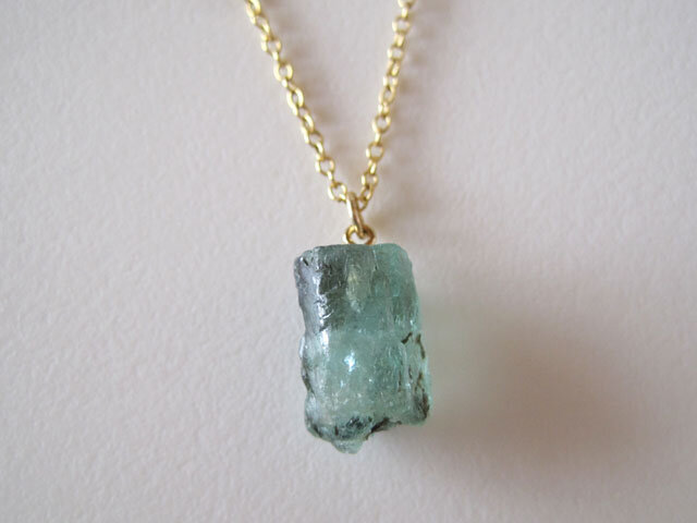 エメラルドの原石ネックレス 結晶柱 エチオピア産 14kgf | iichi 日々