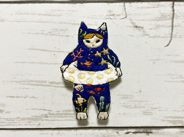 手刺繍オリジナルブローチ*もののけ、海に行きたいの画像1枚目