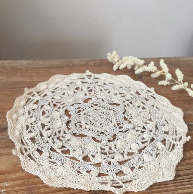 ベビーアルパカとコットン のドイリー敷　/　ベージュ・ライトグレー