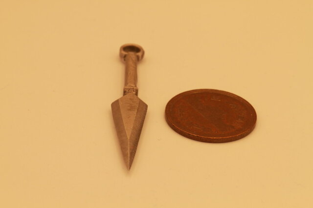 クナイ ミニチュア武器アクセサリー | iichi 日々の暮らしを心地よく