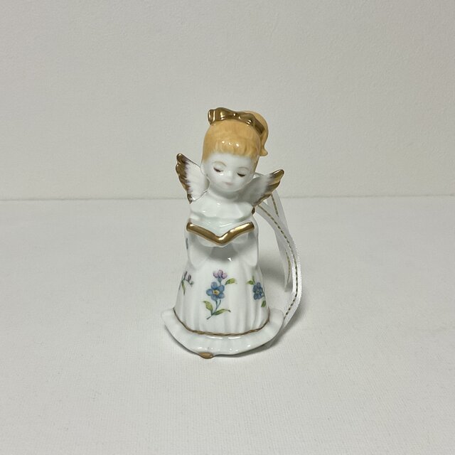 忘れな草の天使の聖書のオーナメント