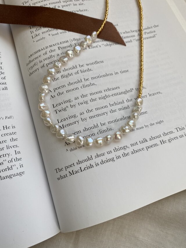 夏の素肌に惜しみなく！Pearls Necklaces White×Gold バロックパール