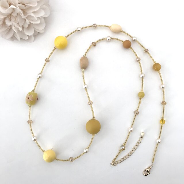 マスタード イエローの大ぶりロングネックレス | iichi 日々の暮らしを