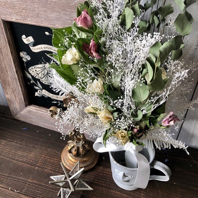星月猫 クリスマスローズとユーカリ カスミ草のスワッグ ドライフラワー 花束 Iichi ハンドメイド クラフト作品 手仕事品の通販