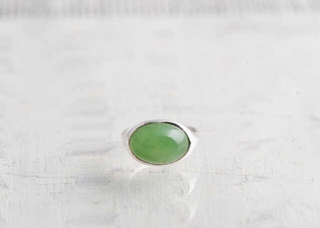 穏やかなモスグリーンのネフライト シルバーリング | iichi 日々の