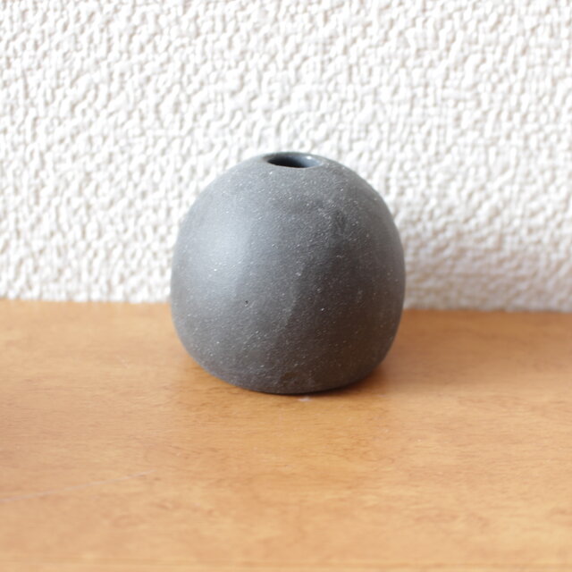 陶器　花器 丸い円錐のようなドーム型 グレー 地シリーズ