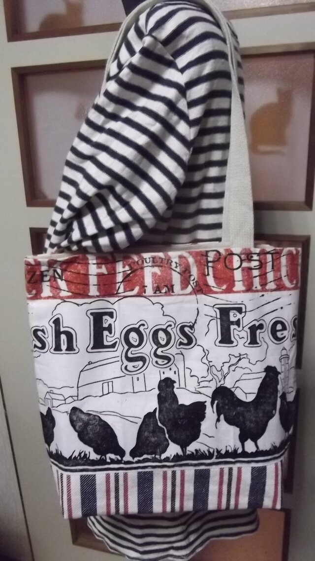 アメリカンなニワトリ柄のトートバッグ | iichi 日々の暮らしを 