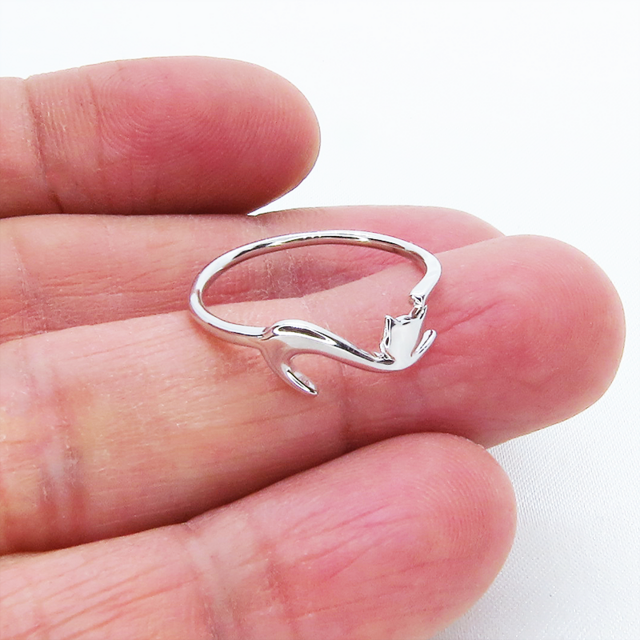 シルバー925 繊細で柔らかいラインの猫シルエットモチーフリング 指輪