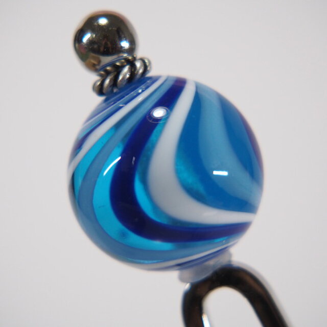 ぐるぐる模様とんぼ玉のかんざし　透明青系　二本足
