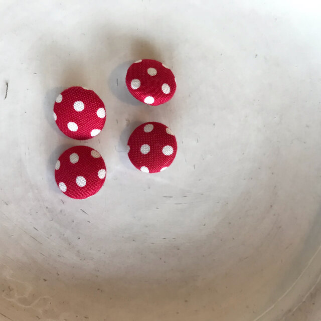 水玉模様のくるみボタン(005)