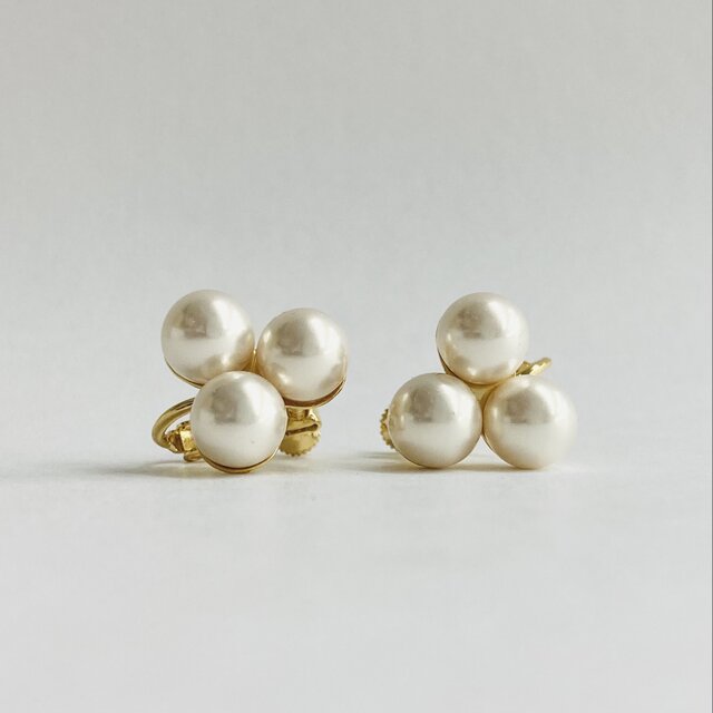 3パールイヤリングL/クローバーデザイン/ホワイトベージュ/made in japan