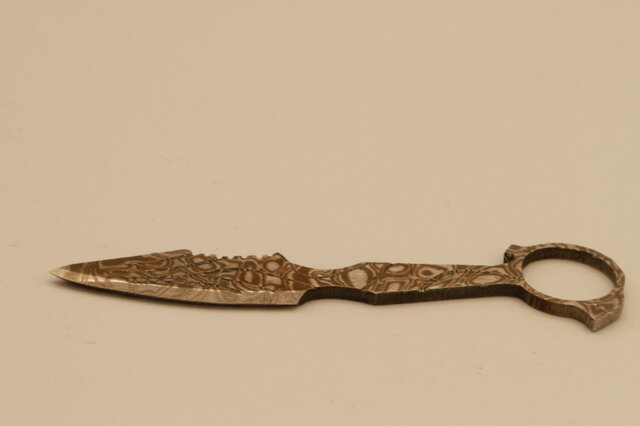 サバイバルナイフVer. 3ミニチュア武器アクセサリー サバイバルナイフVer. 3ミニチュア武器アクセサリー | iichi