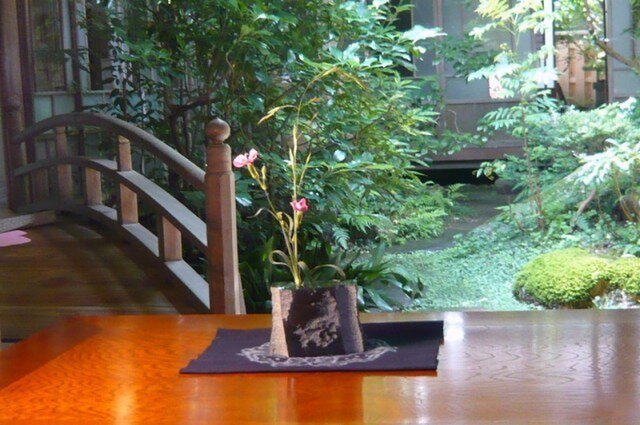石の一輪挿し1の画像1枚目