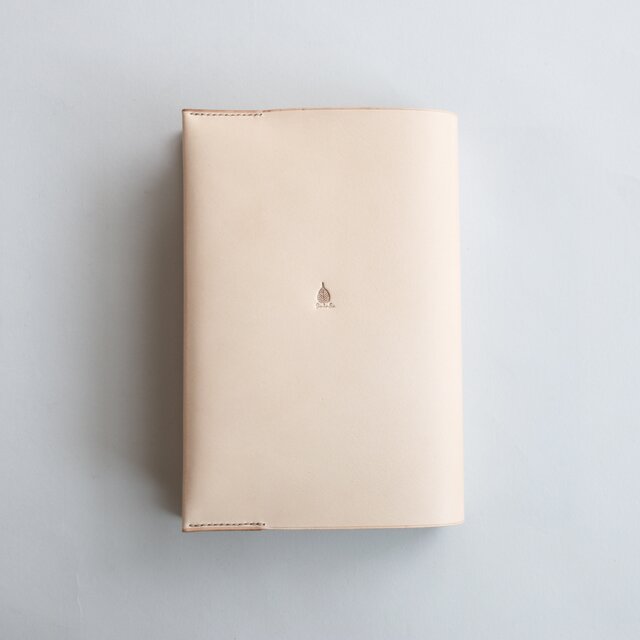ヌメ革の単行本ブックカバー | iichi 日々の暮らしを心地よくする