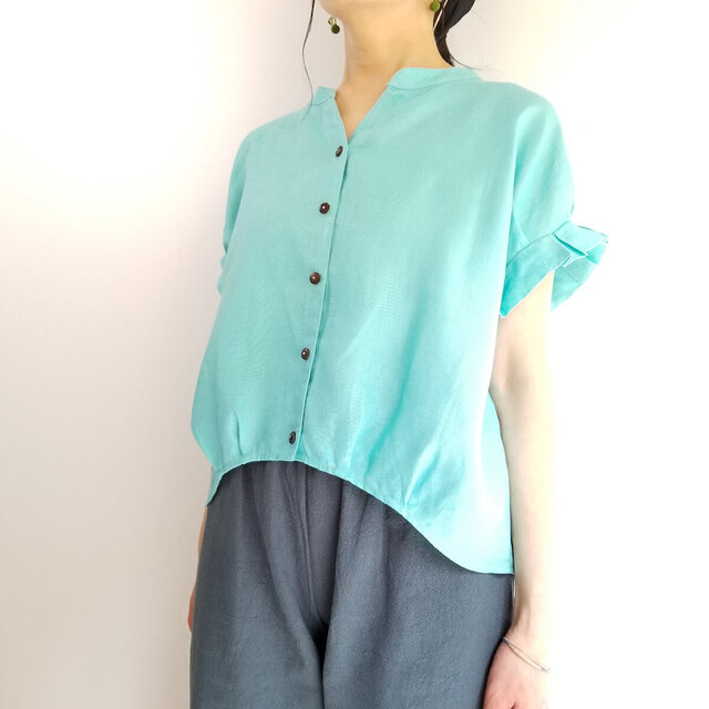 可憐な夏のリネンシャツ★タックフリルの袖と丸みのあるヘムラインが可愛い スカイブルー | M～4L